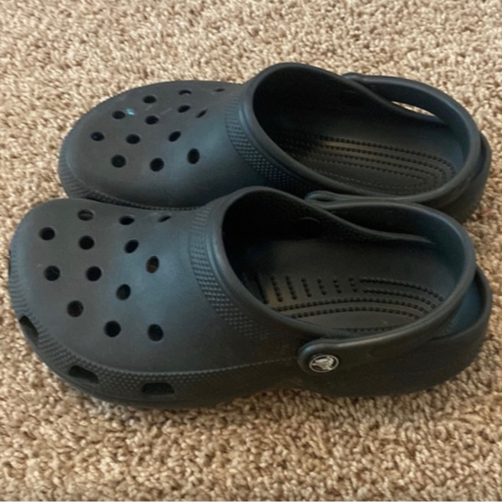 Size 8 women’s crocs.